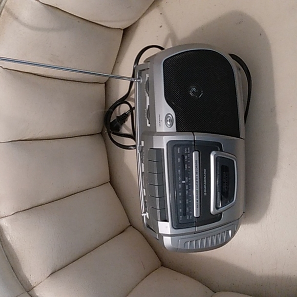 NIB Durabrand AM/FM radio/recorder - Picture 4 of 7